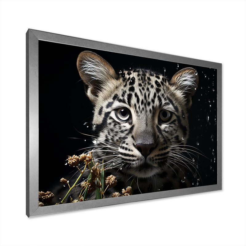 «Majestic Leopard Nightwatcher», reproduction sur toile, H 24 po x l 32 po x P 1 po, Cadre simple argenté