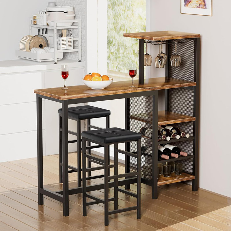 Ensemble de table et chaises de bar 3 pièces pour 2 personnes, avec tablettes de rangement, porte-gobelet, support à vin et tabourets rembourrés en cuir synthétique, brun - ensemble 3 pièces / taille compacte / bois et cuir synthétique / barre moderne