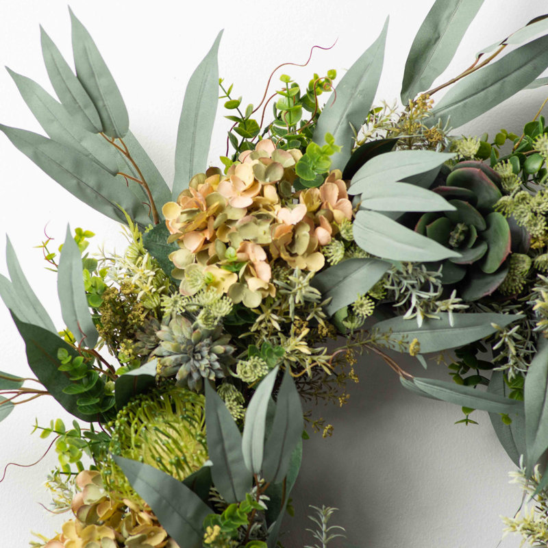 Couronne d'hydrangées, plantes grasses et eucalyptus, H 30 po x l 30 po x p 6 po