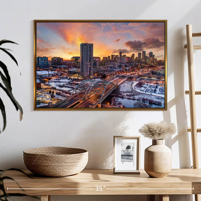 Coucher de soleil d'hiver à Denver, 25 po x 17 po, Cadre flottant doré