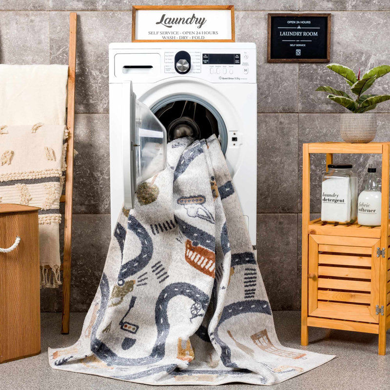 Aaliyan Machine Woven Polyester Area Rug in Beige/Blue, Rectangle 5'3" x 7'