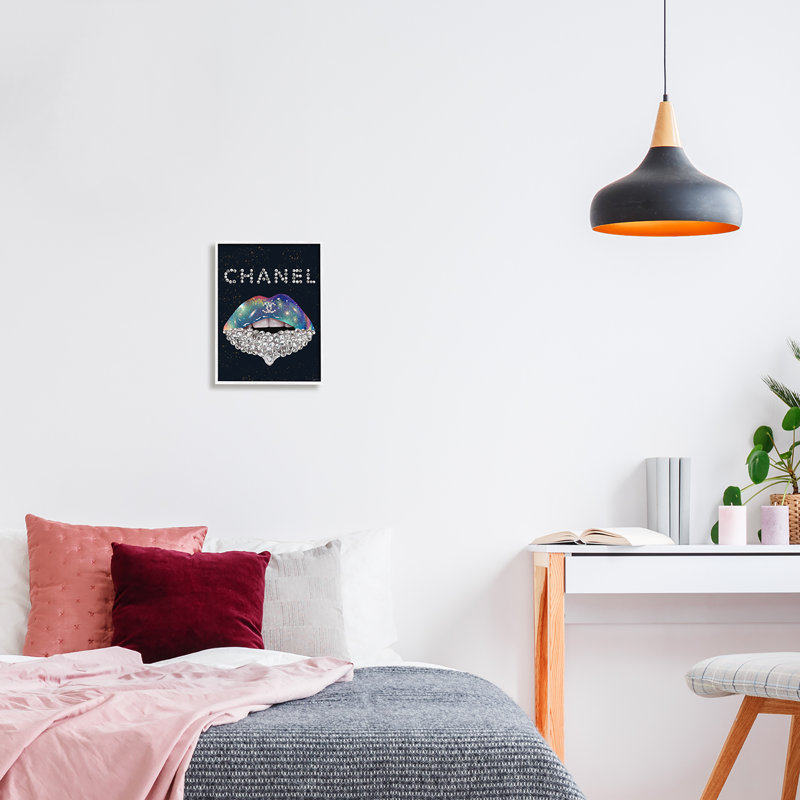 Rouge à lèvres Glam Diamond, H 14 po x l 11 po x P 1,5 po, Giclée encadrée blanc bord de mer