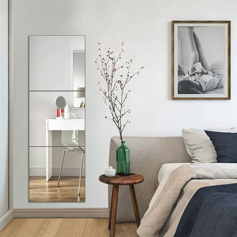 Lyne Flat Mirror, 40cm H x 40cm W