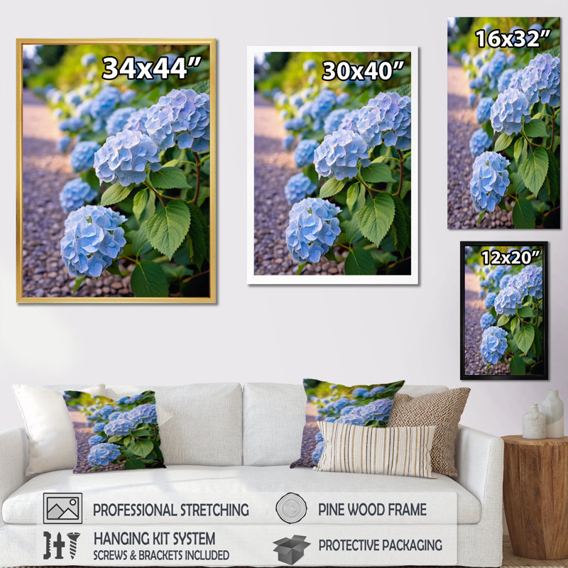 Fleurs bleues d'hortensia - art mural floral, Cadre flottant doré, H 40 po x l 30 po x P 1,5 po