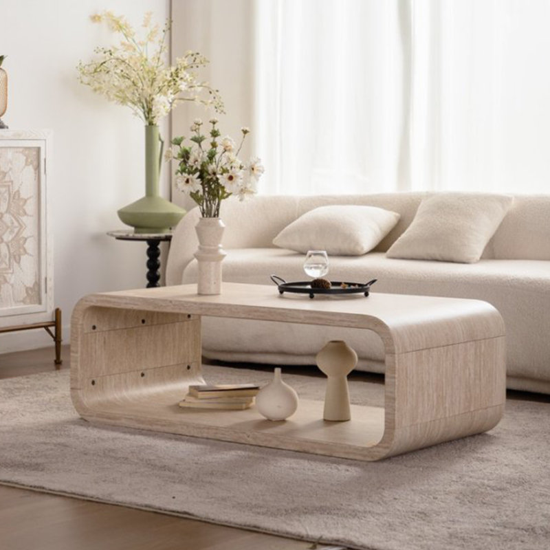 Table basse moderne en bois clair courbé avec rangement ouvert | Idée de cadeau