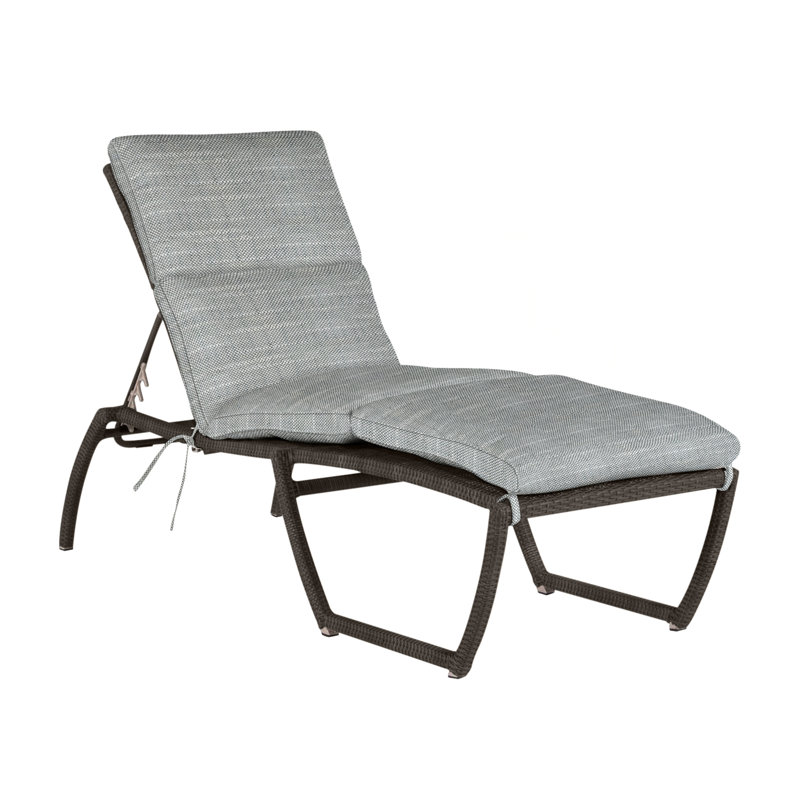 Chaise longue d'extérieur en résine et osier Skye N-Dura, Welt, Noyer noir, Blanc naturel Avila
