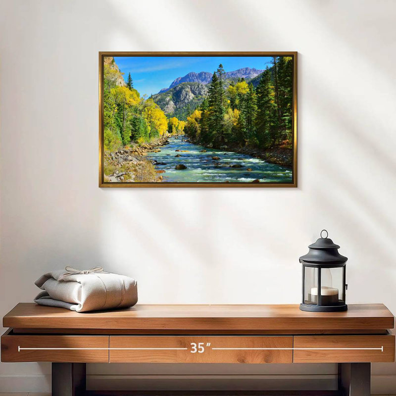 Montagne avec rivière, 19 po x 13 po, Cadre flottant doré
