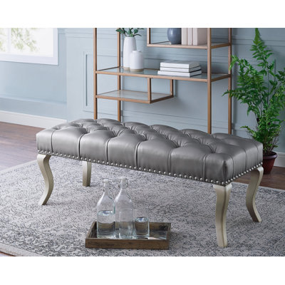 Banc capitonné en tissu avec garniture cloutée