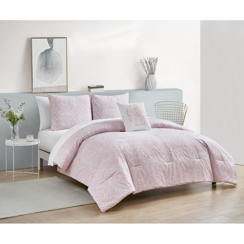 Channel Comforter, King Comforter + 2 Shams 