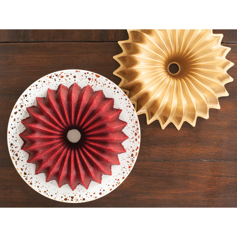 Nordic Ware Non-Stick Round Brilliance Bundt Cake Pan