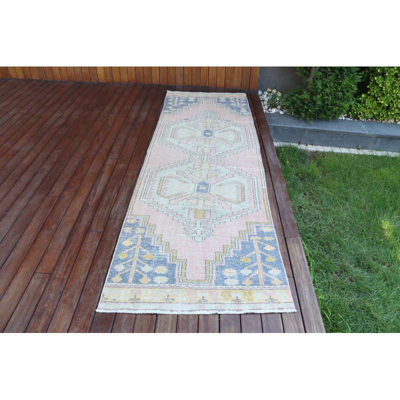 Tapis turc vintage fait à la main pour une ambiance chaleureuse et chaleureuse dans un salon ou une chambre à coucher