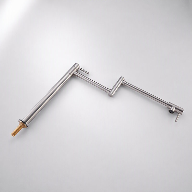 Robinet de remplissage de casseroles flexible avec tige d'extension pour un accès facile à l'eau sur la plaque de cuisson et un design compact.