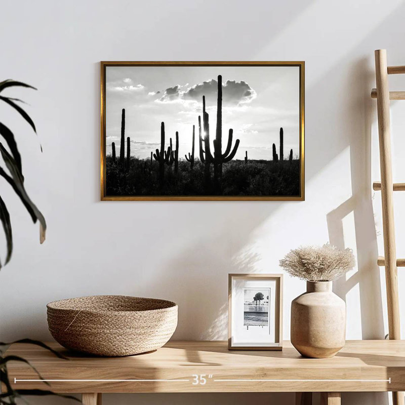 Arizona noir - Silhouettes de cactus, 19 po x 13 po, Cadre flottant doré