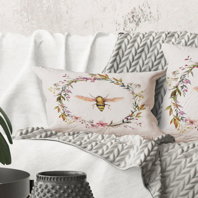 Rectangle, abeille dans une couronne de fleurs sauvages - coussin décoratif imprimé maison de campagne