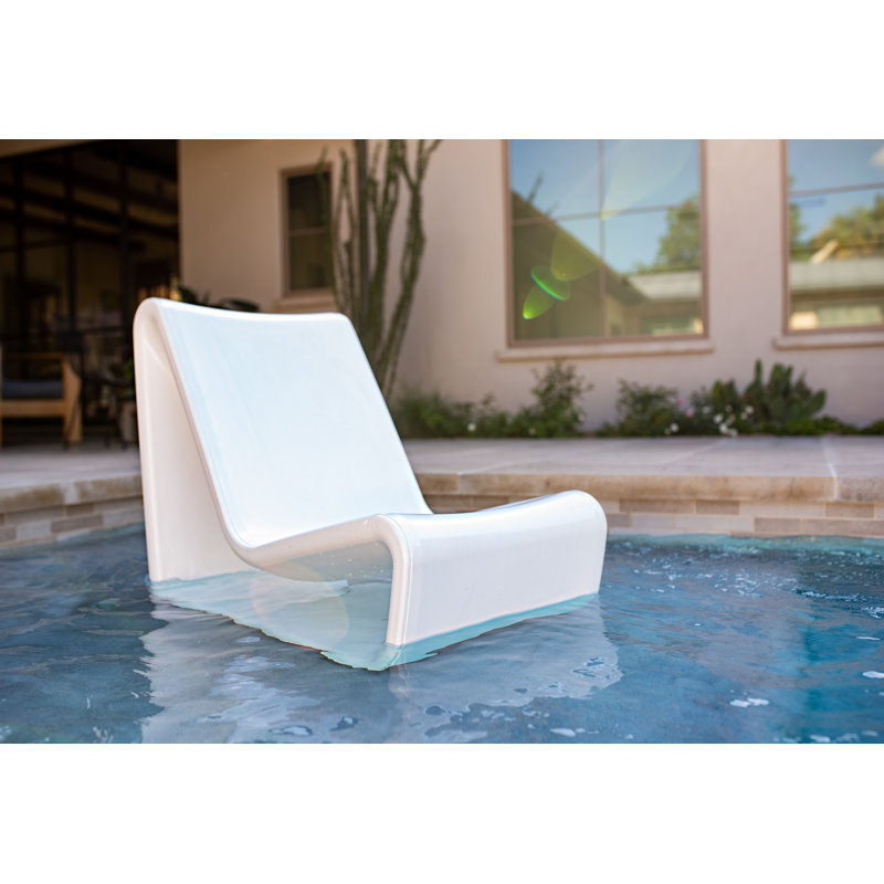 Loop Outdoor Lounge Chair, Highcloud White