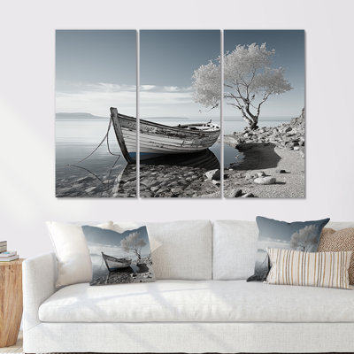 Ensemble de salon gris bateau monochome au bord du lac