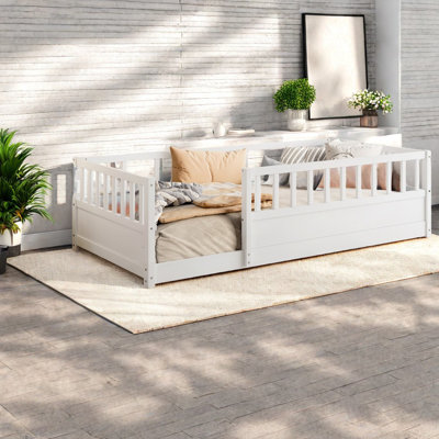 Lit simple pour enfant avec barrière de sécurité, bois de pin, blanc