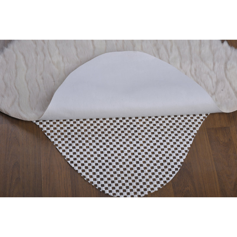  Tapis beige brossé High Pile, Nouveauté 2 pi 5 po x 3 pi 9 po