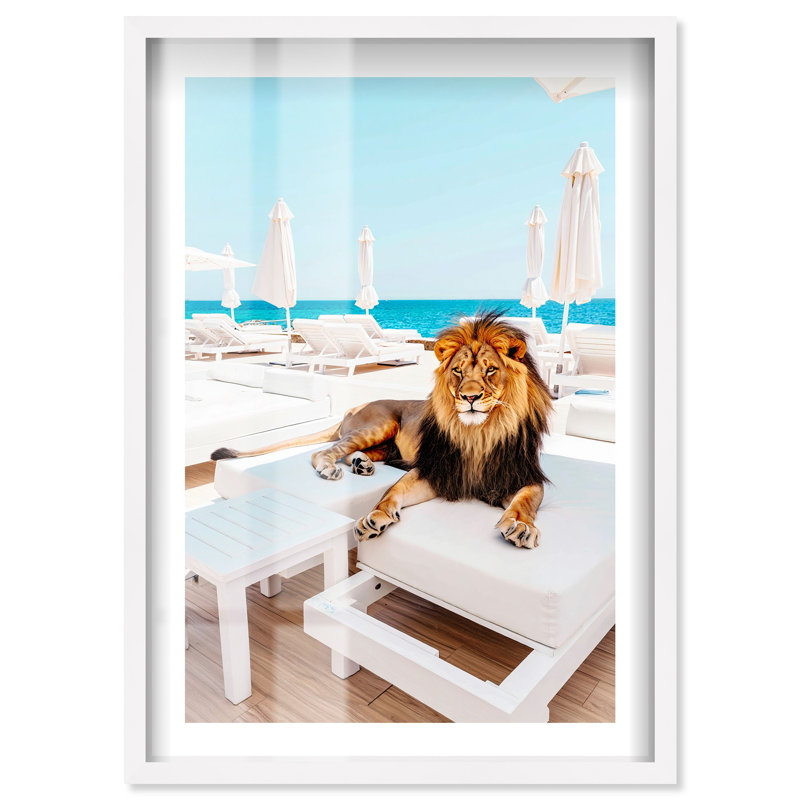 Coastal King Shadowbox Print par Notoriart, H 31 po x l 21 po, Blanc