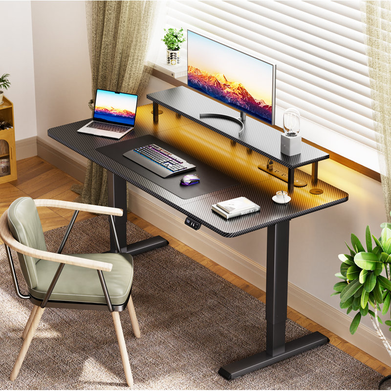 Bureau assis-debout électrique de 119 cm (47 po), réglable en hauteur, avec support pour écran, éclairage DEL RVB et multiprise intégrée, plateau en fibre de carbone, idéal pour le télétravail ou les jeux vidéo.
