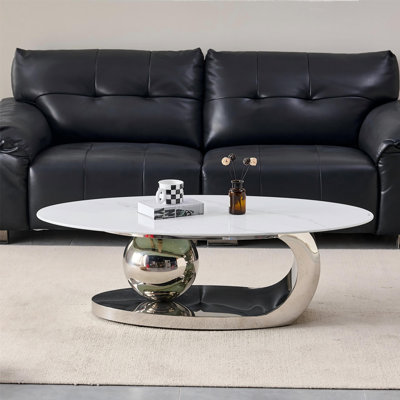 Table basse 51,20 pouces ovale en faux marbre pour le salon, design moderne, motif en marbre blanc, base en acier inoxydable argenté.