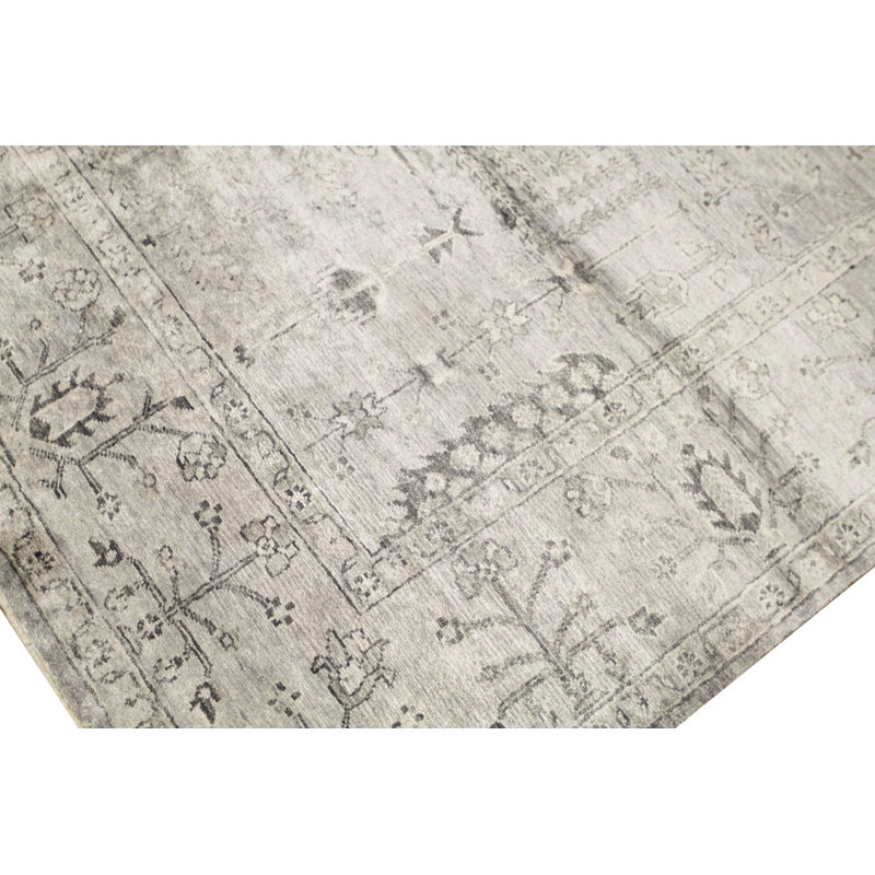 Neo Oriental Area Rug in Beige/Khaki