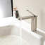 Robinet de lavabo de salle de bain à poignée simple à un trou-128543504