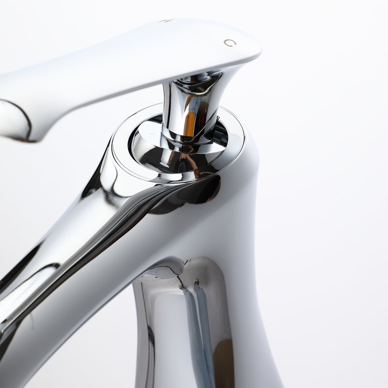 Yearby Single-Hole Single-handle Bathroom Faucet, Silver