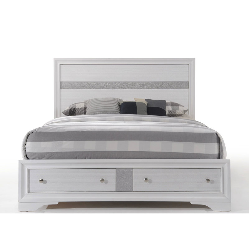 Grand lit blanc avec rangement et espace de rangement