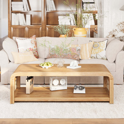 Table basse incurvée rectangulaire avec côtés en rotin, table centrale de rangement en bois à 2 niveaux, table basse Boho Farmhouse, convient pour le salon, l’appartement, la décoration intérieure