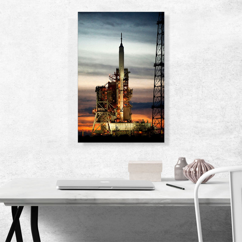 Fusée spatiale de la NASA prête à décoller - reproduction de photo sur toile tendue, H 26 po x l 18 po x 1,5 po