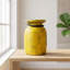 Vase en bois jaune campagnard avec corde rustique
