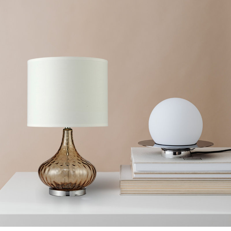 Lampe de table 24,5 "en verre" Courtney ", verre ambré et chrome argenté