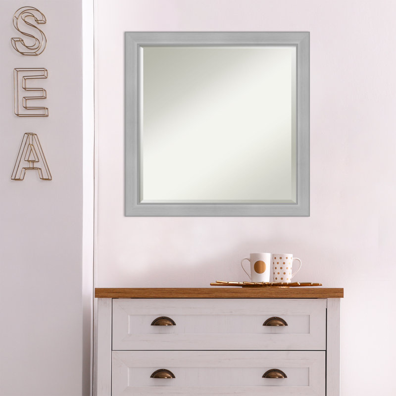 Miroir d'appoint mural en plastique Desmund, 22,5 po x 22,5 po