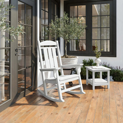 Chaise berçante blanche en polyéthylène
