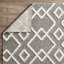 Tapis d'intérieur gris en polyester tissé à la machine Eliot-743786866