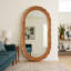 Miroir pleine grandeur texturé ovale en bois naturel