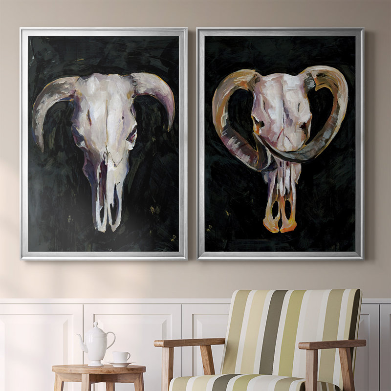 Horned Skull I, toile encadrée de qualité supérieure - prête à être accrochée, Argent, H 30,5 po x l 45 po x P 2,5 po