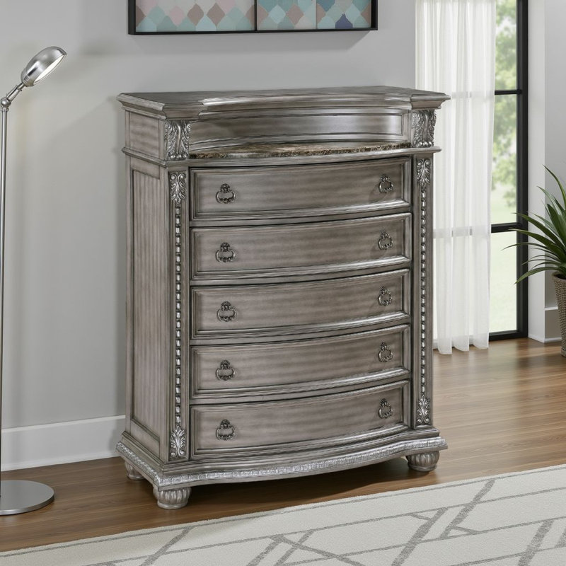 Commode haute Toga, 5 tiroirs, bois d'acacia gris, détails sculptés