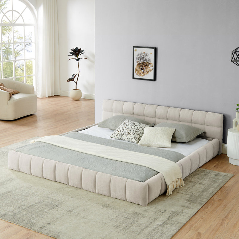 Très grand lit plateforme avec tissu beige et tête de lit confortable, tête de lit simple et moderne, tissu d'ameublement doux et épais, pas de sommier tapissier, décoration