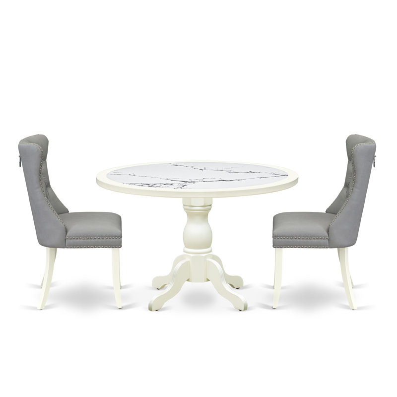 L'ensemble de table de salle à manger moderne 3 pièces comprend une table de salle à manger avec plateau en marbre veiné et 2 chaises en tissu de polyester gris clair, lin blanc