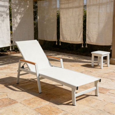 CHAISE LOUNGE