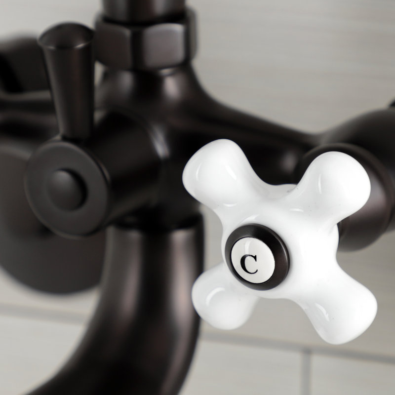 Robinet de baignoire mural à 3 poignées et 2 pattes avec douchette à main Kingston Brass Kingston, Bronze frotté à l'huile