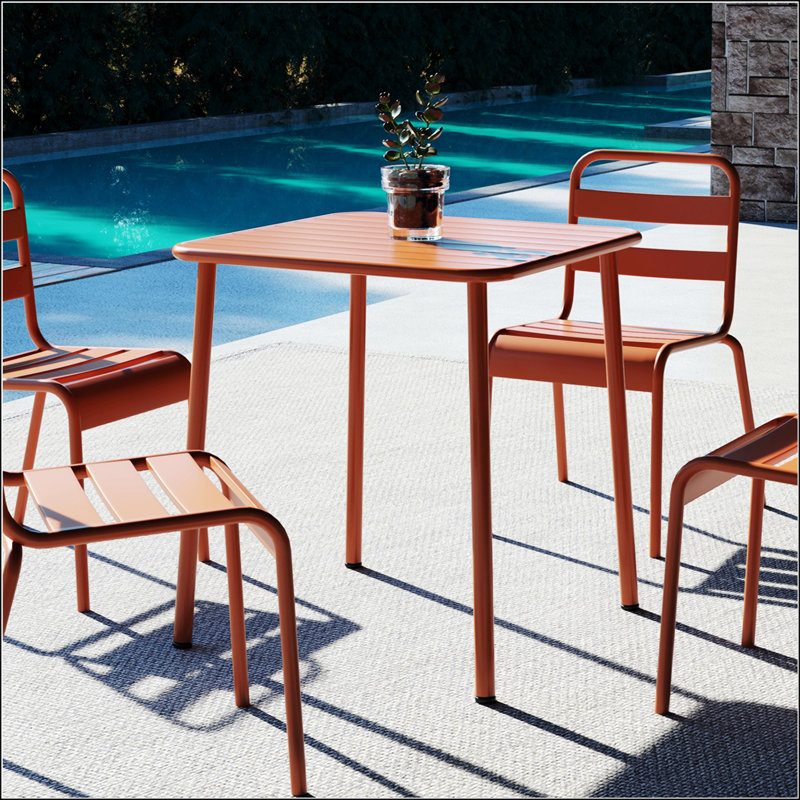 Table d'extérieur carrée imperméable Sera, idéale pour la cour, le balcon et les repas en plein air avec un design américain