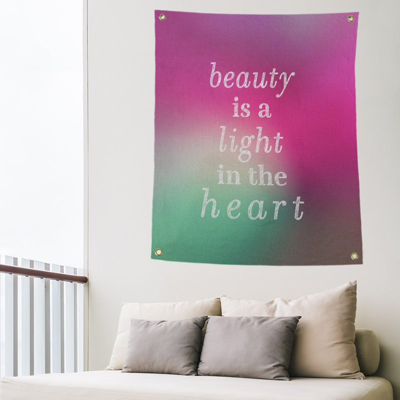 Tapisserie en polyester en citation de beauté, H 59 pi x l 50 po, Fuchsia / vert