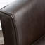 Fauteuil club tendance en brun, avec un revêtement et une structure en bouleau