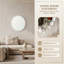 Un miroir mural rond blanc avec un cadre ondulé, adapté aux salons, aux chambres et aux salles de bain.