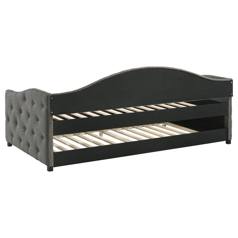 Lit de jour gris avec lit gigogne rembourré gris, convient à la chambre à coucher, revêtement lisse, forme, lit gigogne escamotable, détails décoratifs idéaux, coussins de siège épais, dossiers minces