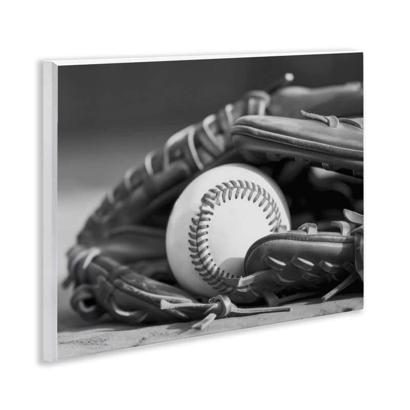 «Baseball Mitt & Ball» par Daphne Polselli