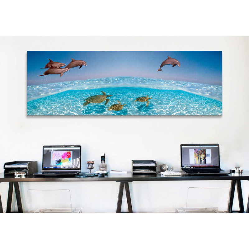 Le saut bottlenose des dauphins, tandis que les tortues nagent sous de l’eau, impression sur toile